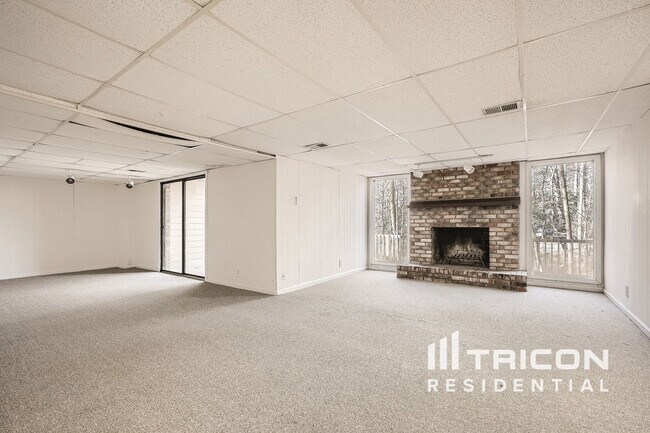 Foto del edificio - 9400 N Lake Dr