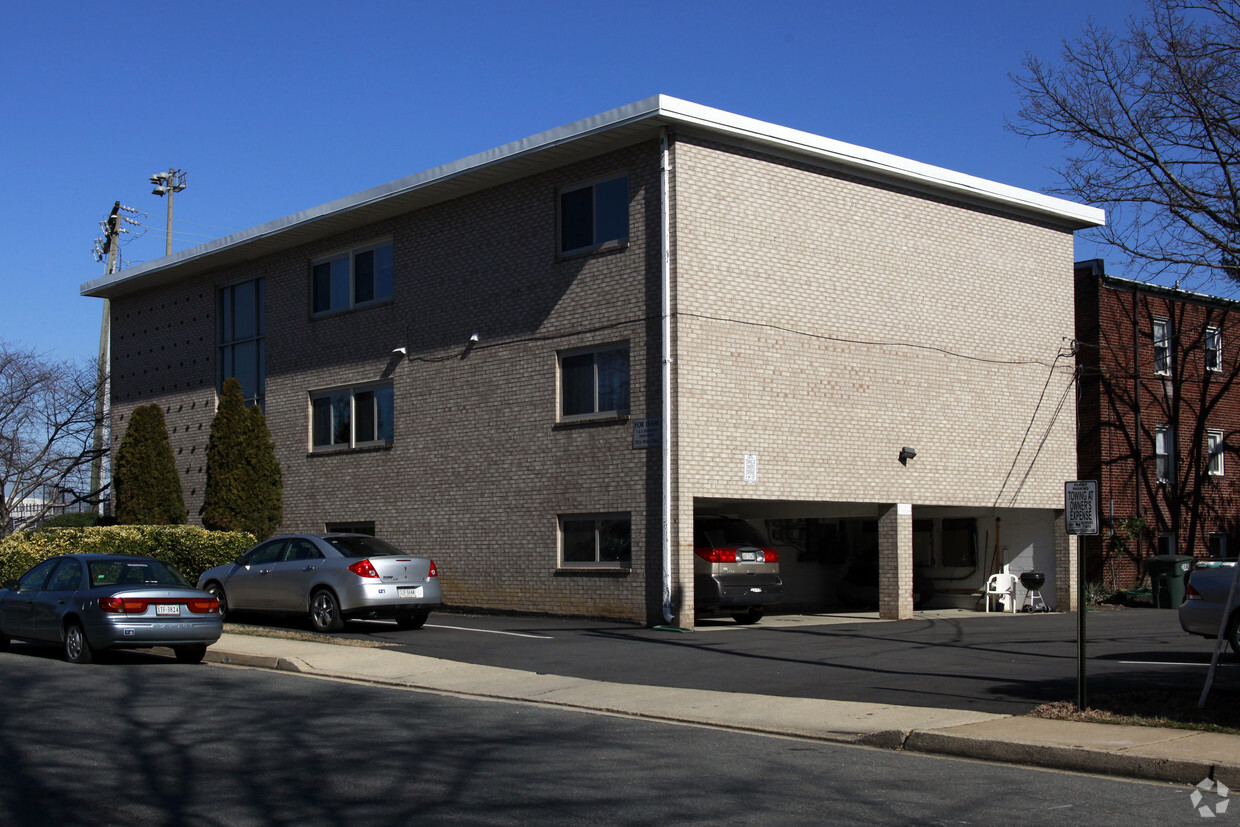 Primary Photo - Randolph Apartments