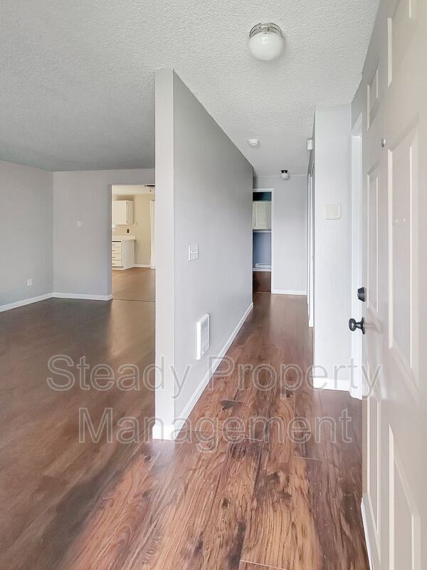 Building Photo - 15925 3rd Ave E