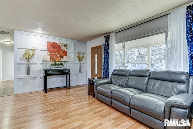 Foto del edificio - 77 Bonnie Brook Rd