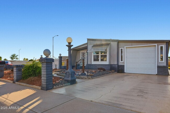 Building Photo - 17048 N 66th Terrace