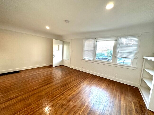 Foto del edificio - 1307 Harvard St