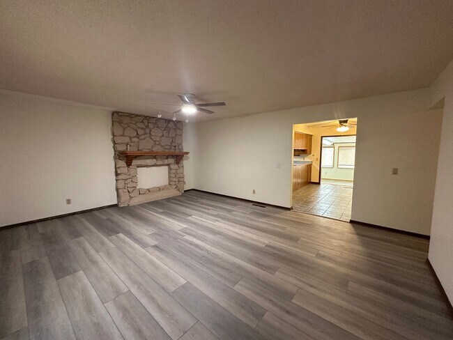 Foto del edificio - 3 bed 2 bath in Springfield