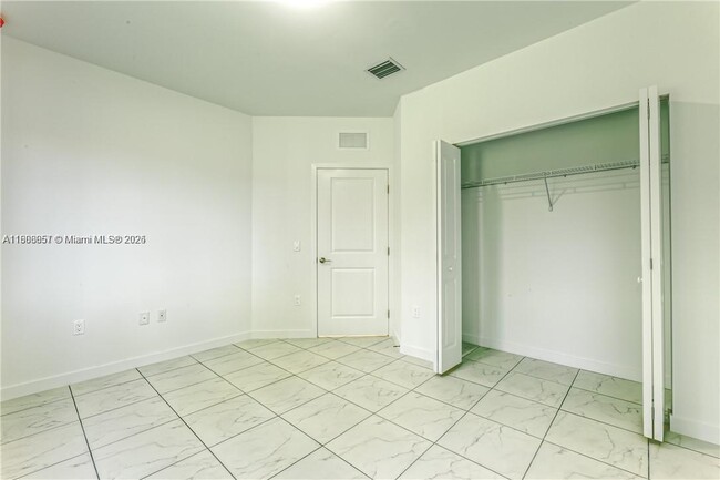 Building Photo - 14815 NE 7th Ct
