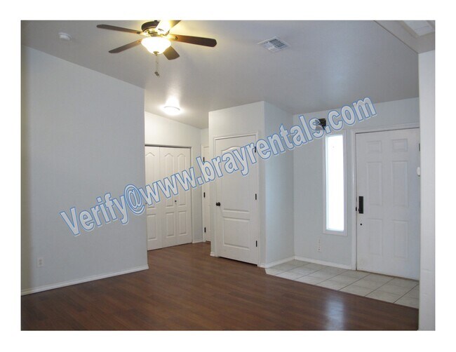 Building Photo - 478 Tanner St