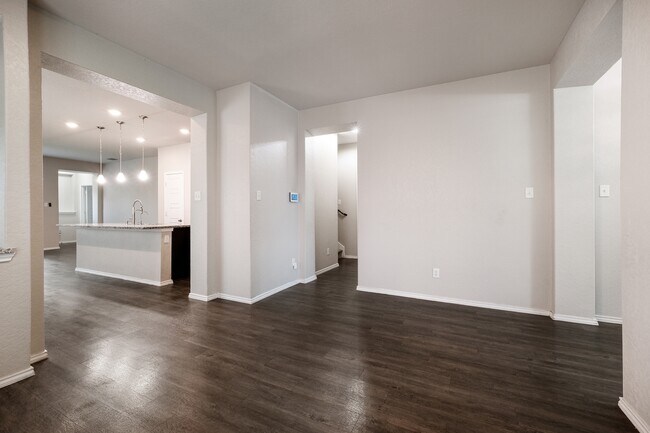 Building Photo - 15310 Comanche Grv