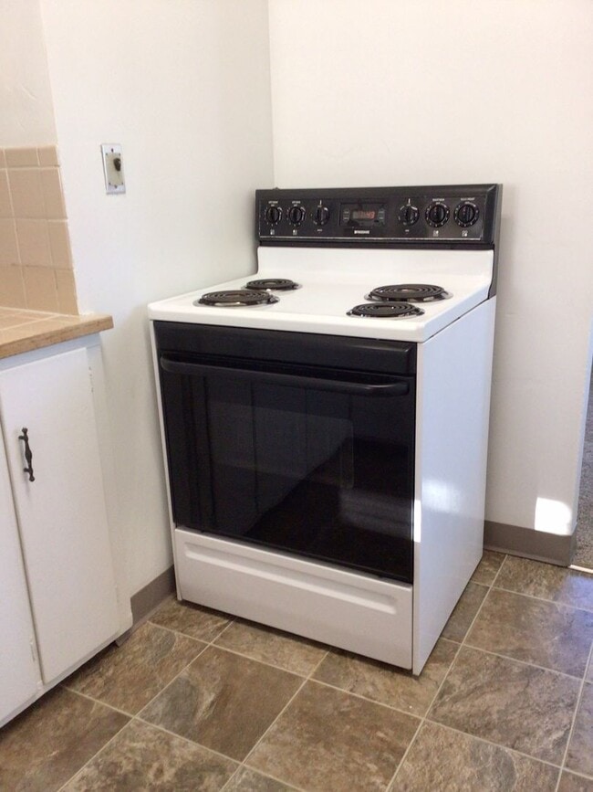 Building Photo - Great Heights Location 1BD Duplex