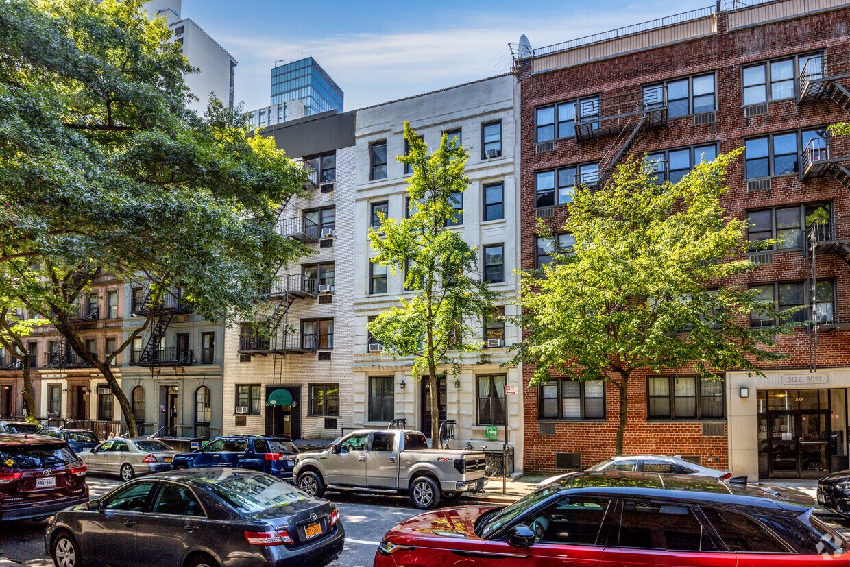 Foto del edificio principal - 318 E 90th St