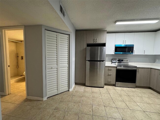 Foto del edificio - 4025 W McNab Rd
