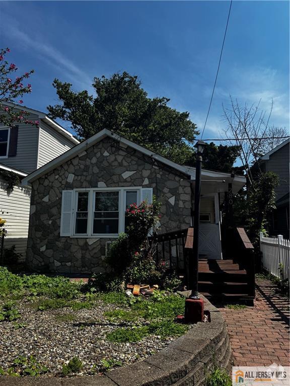 Building Photo - 280 Shoreland Cir