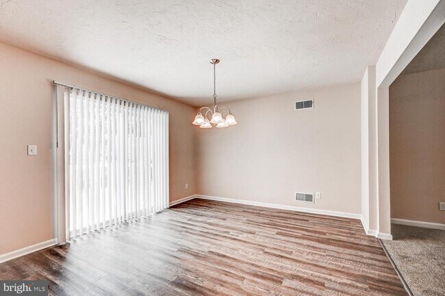 Foto del edificio - 180 Breezewood Dr