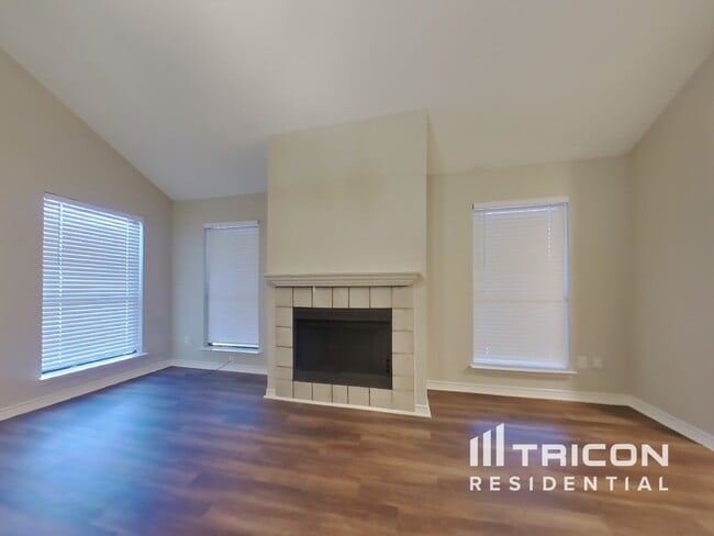 Foto del edificio - 4704 Wineberry Dr
