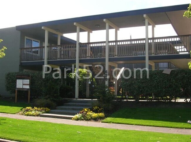 Foto del edificio - 2 bedroom 1 bathroom Condo in North Tacoma!