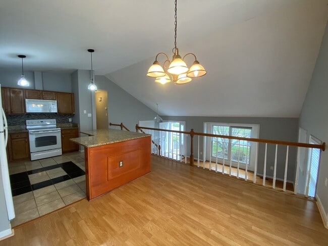 Building Photo - 99 Tanterra Dr