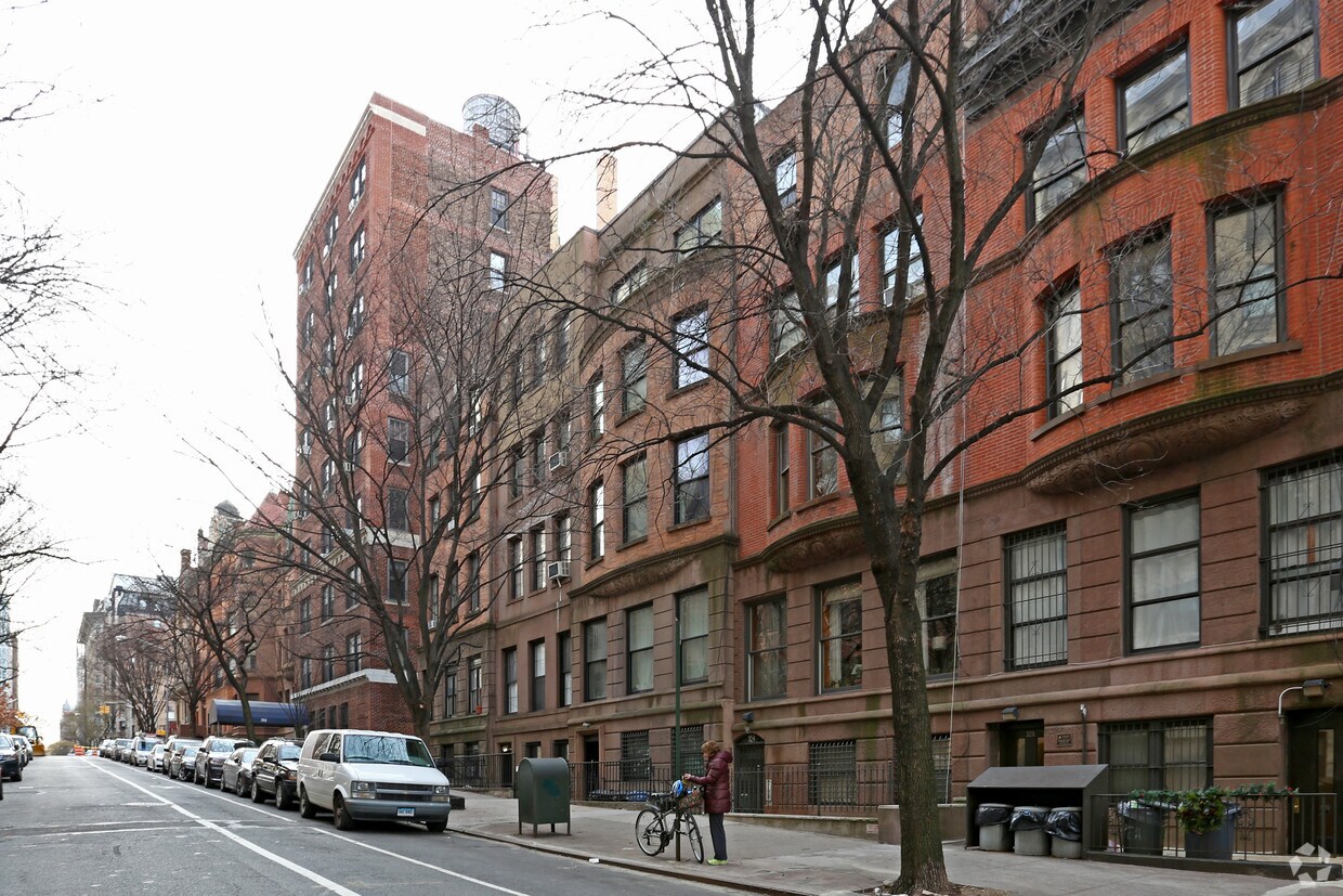 Primary Photo - 322 W 77th St