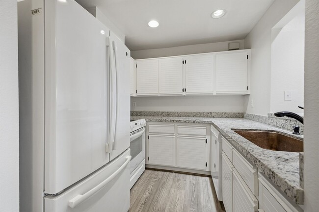 Building Photo - Modern 2 Bed / 2 Bath Condo with Private Patio in Desirable Le Parc Community – Chino Hills