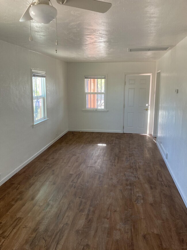 Foto del edificio - 2467 N Fremont Ave