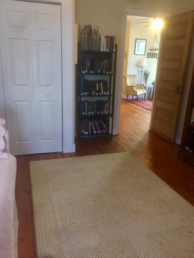 dormitorio delantero - 76 Nash St