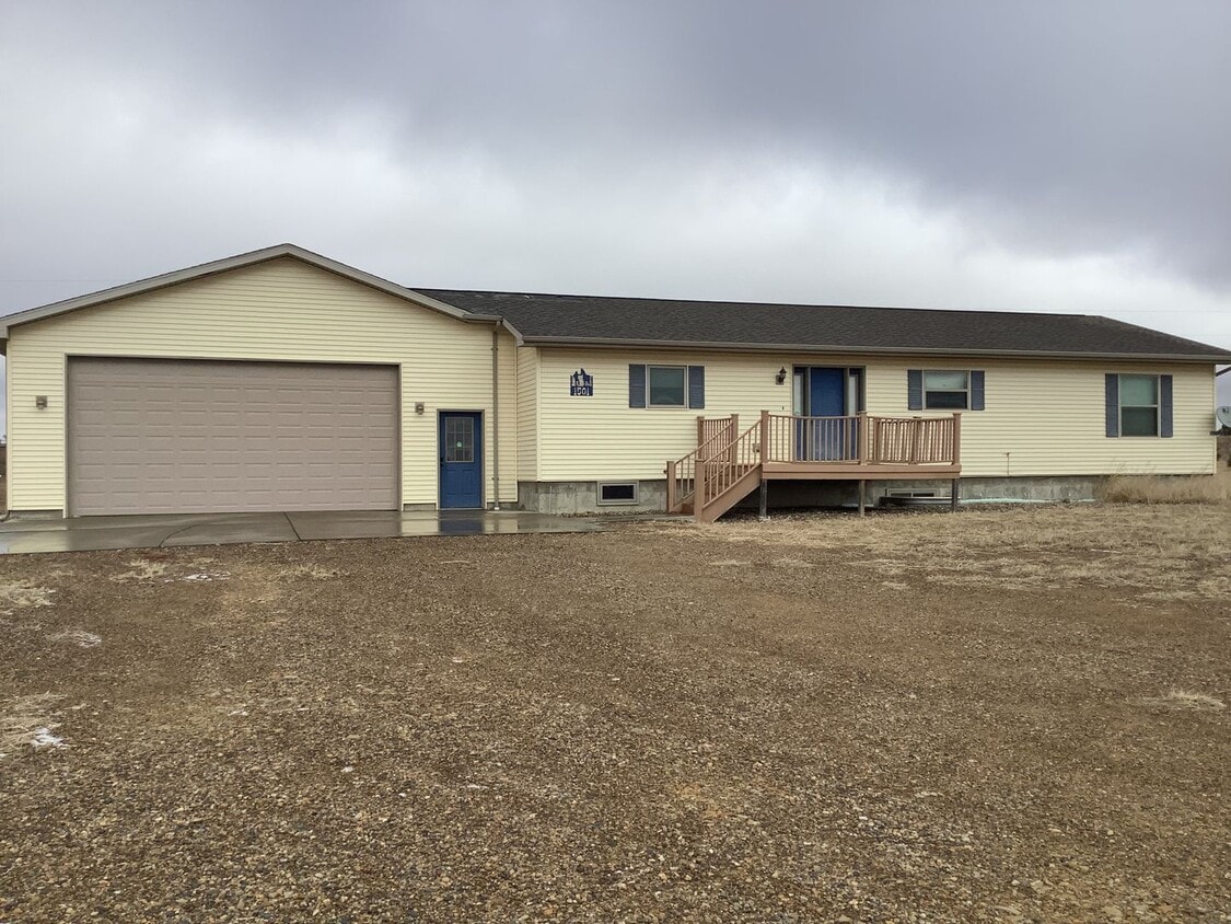 Primary Photo - RURAL!!! 4 bedroom, 3 bath Single Family Home