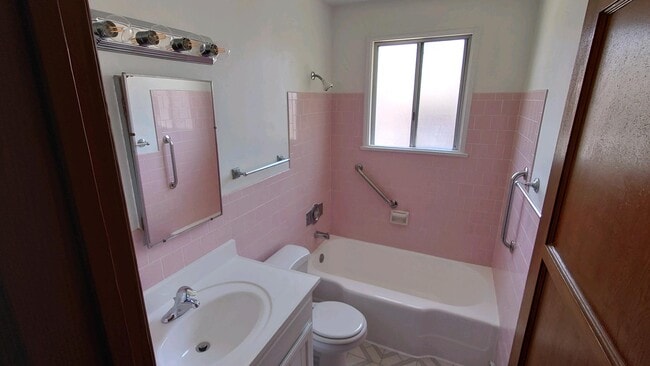 Bathroom - 5026 W 122nd St