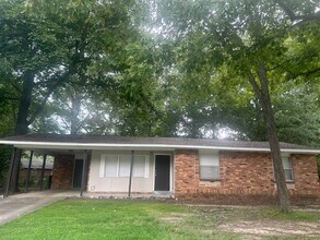 Building Photo - 1928 Wellborn Dr