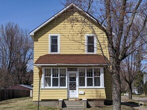 Building Photo - 112 E 4th St