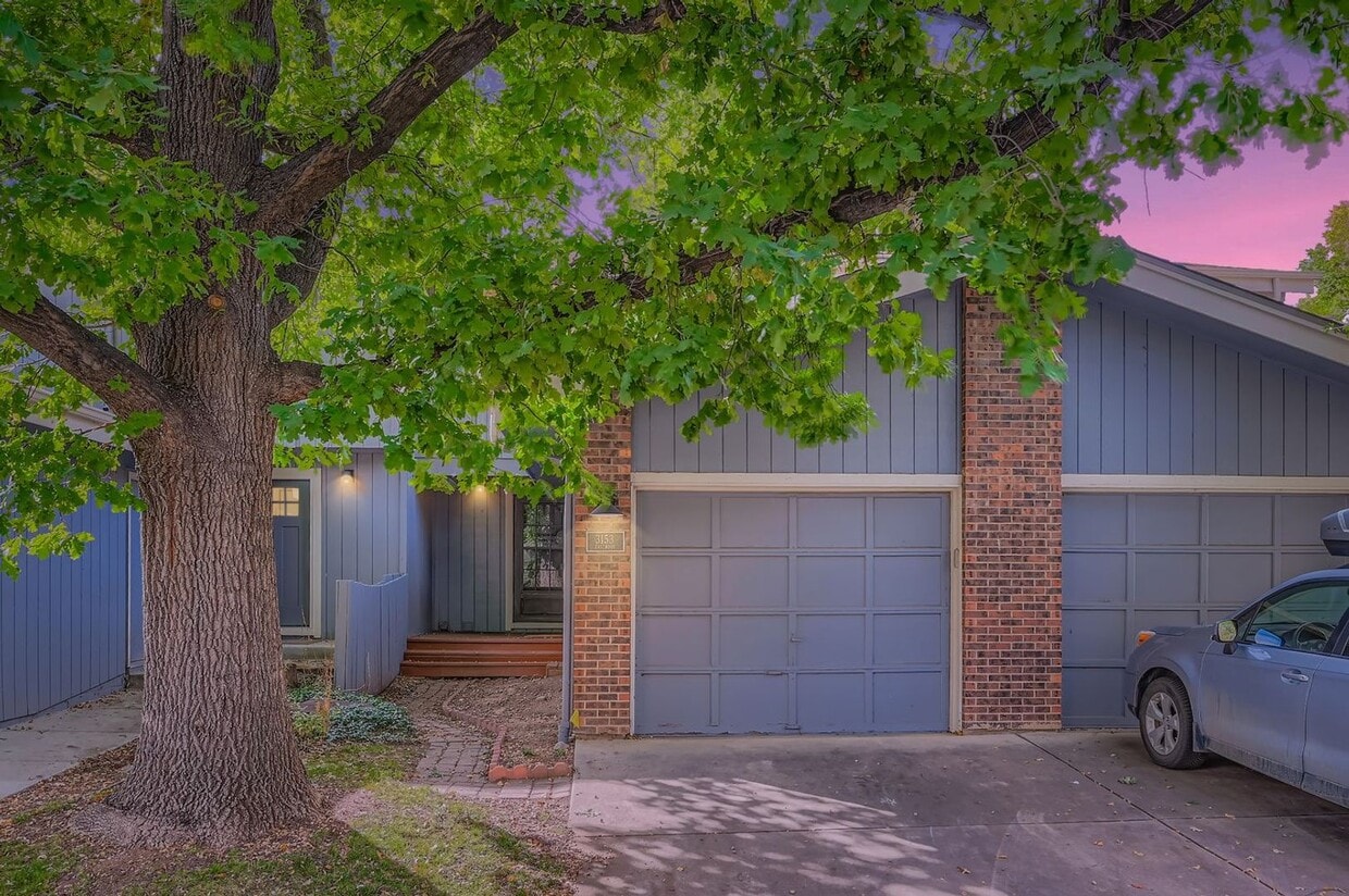 Cozy 4B/2B Unit With Views In East Boulder... - Cozy 4B/2B Unit With Views In East Boulder...