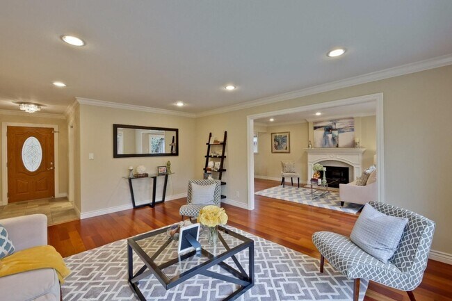 Building Photo - 585 Bevans Dr