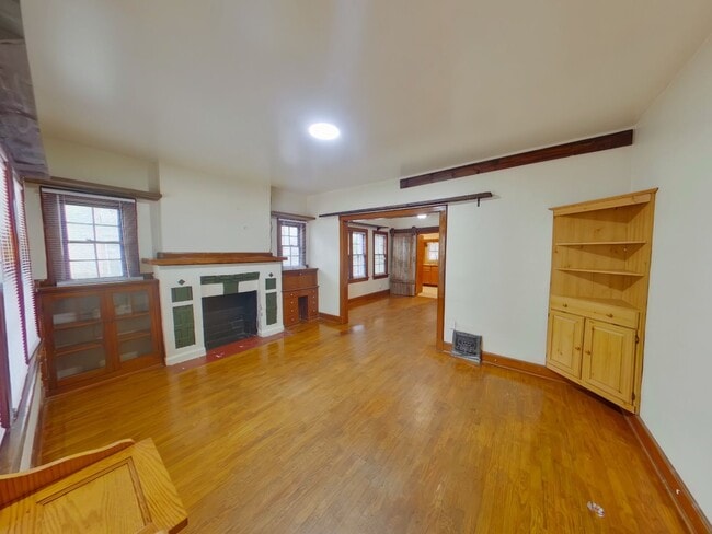 Building Photo - 411 S Poplar St