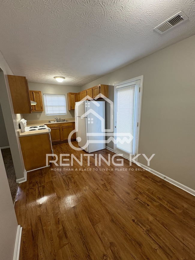 Foto del edificio - Spacious 2-Bed, 1.5-Bath Townhome!