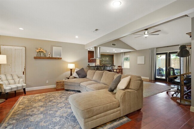 Foto del edificio - 10710 Overbrook Ln