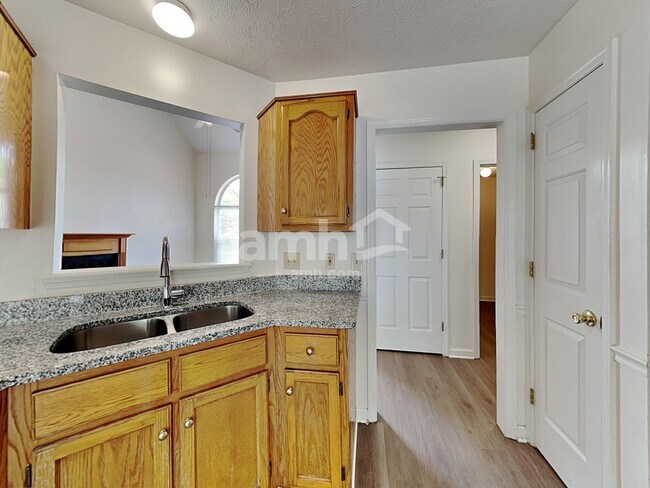 Foto del edificio - 129 Candle Woods Dr