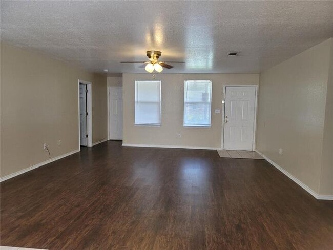 Building Photo - Spacious 3-2-2 in Granbury ...Coming soon.