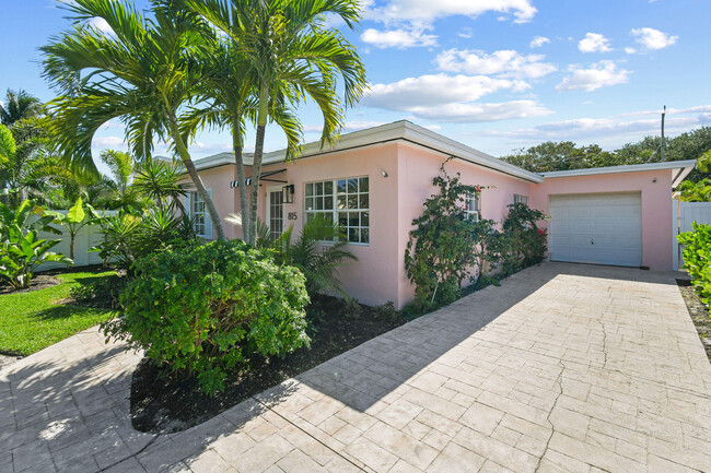 Building Photo - 815 N Ocean Breeze