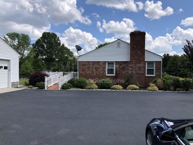 Foto del edificio - 11407 Creery Rd