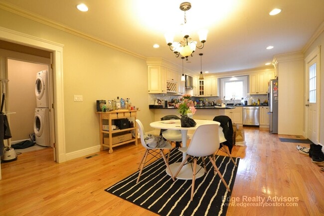 Building Photo - 6 Cummings Rd