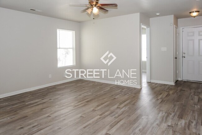 Building Photo - 205 Cloverbrook Dr