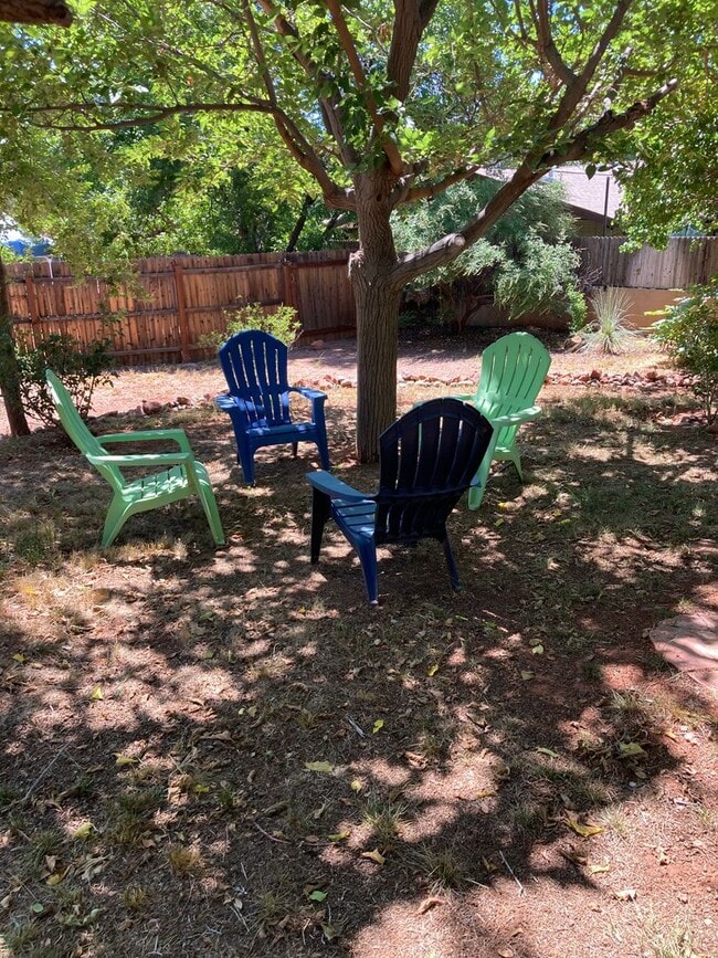 Building Photo - Lovely West Sedona home with large fenced ...