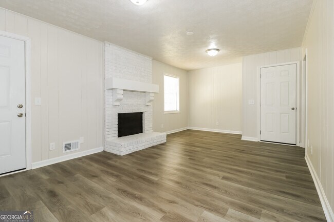 Foto del edificio - 2255 Kings Forest Dr SE