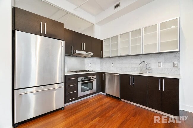 Foto del edificio - 99 Gold St