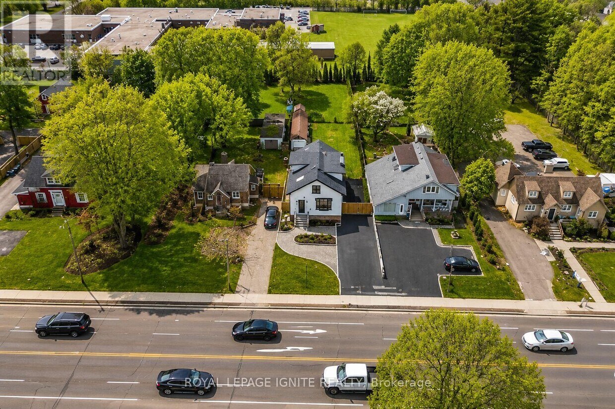 Building Photo - 515 Kingston Rd W