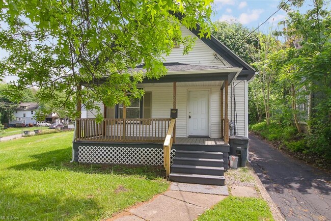 Building Photo - 838 Hazel St