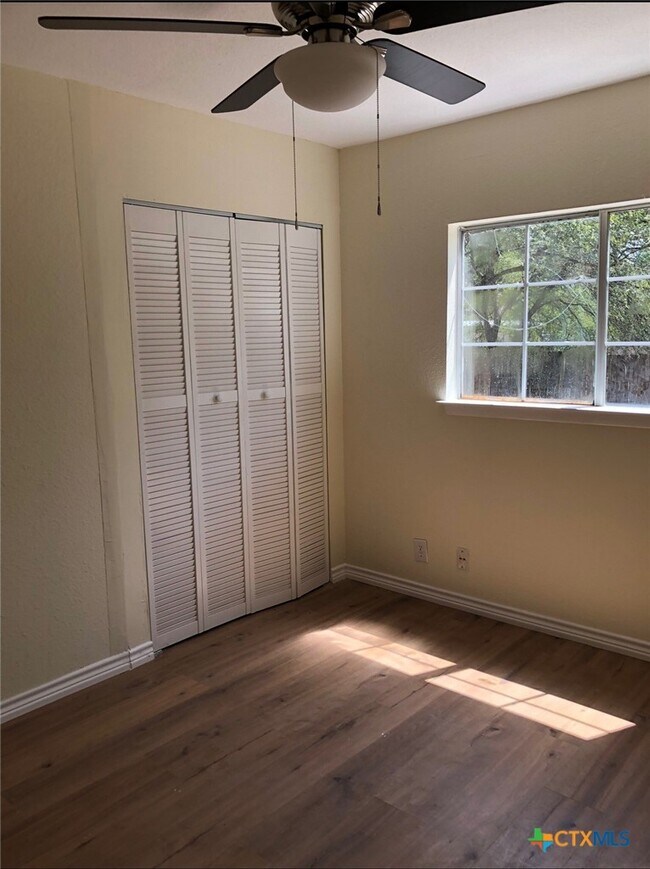 Foto del edificio - 4102 Dakota Sun