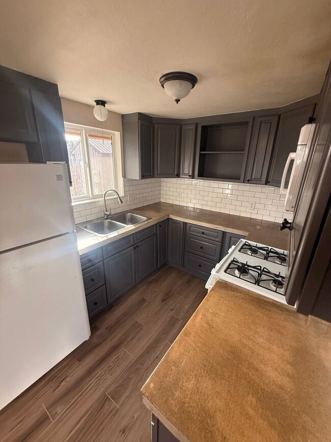 Building Photo - 2 Bed 1 bath 1.5 miles from sky lakes and OIT