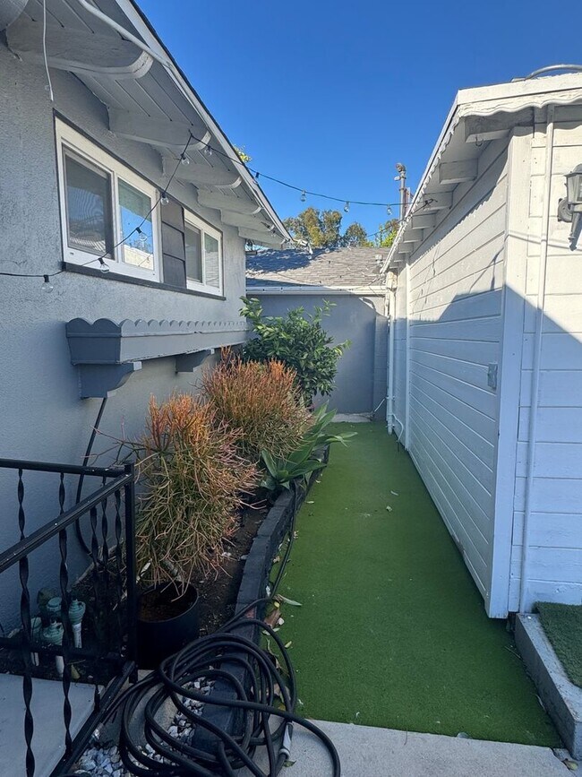 Foto del edificio - 5309 Comercio Way