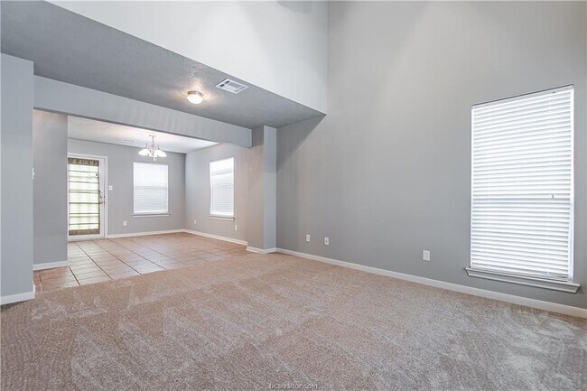 Foto del edificio - 503 Thornton Ct