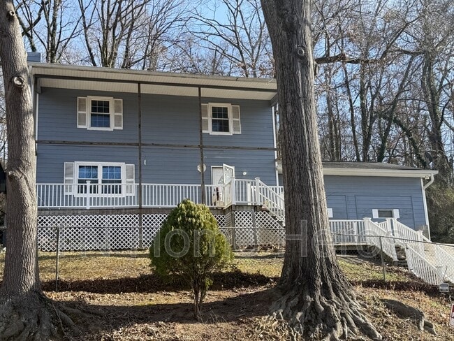 Building Photo - 1911 Laurans Ave