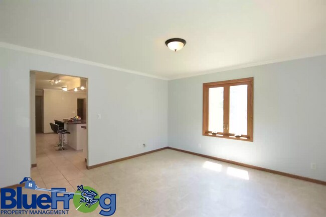 Building Photo - 708 Meadowbrook Ln