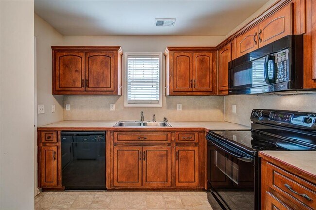 Foto del edificio - 137 Cypress Ct