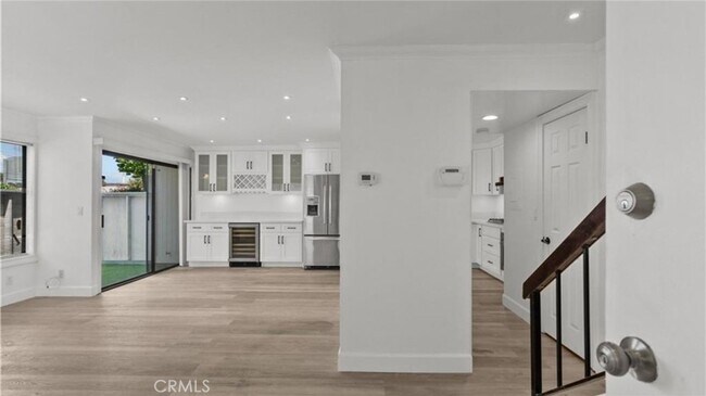 Building Photo - 10500 Sunland Blvd